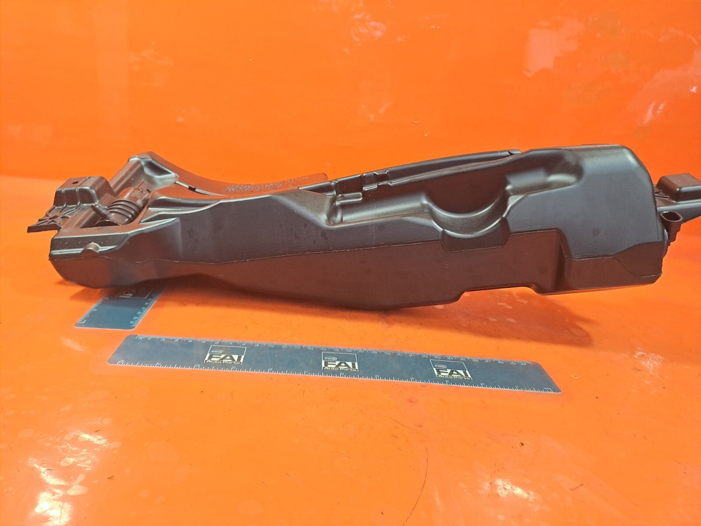 2024 TESLA MODEL 3 LONG WASHER BOTTLE 1739233-00-G + WARRANTY A207
