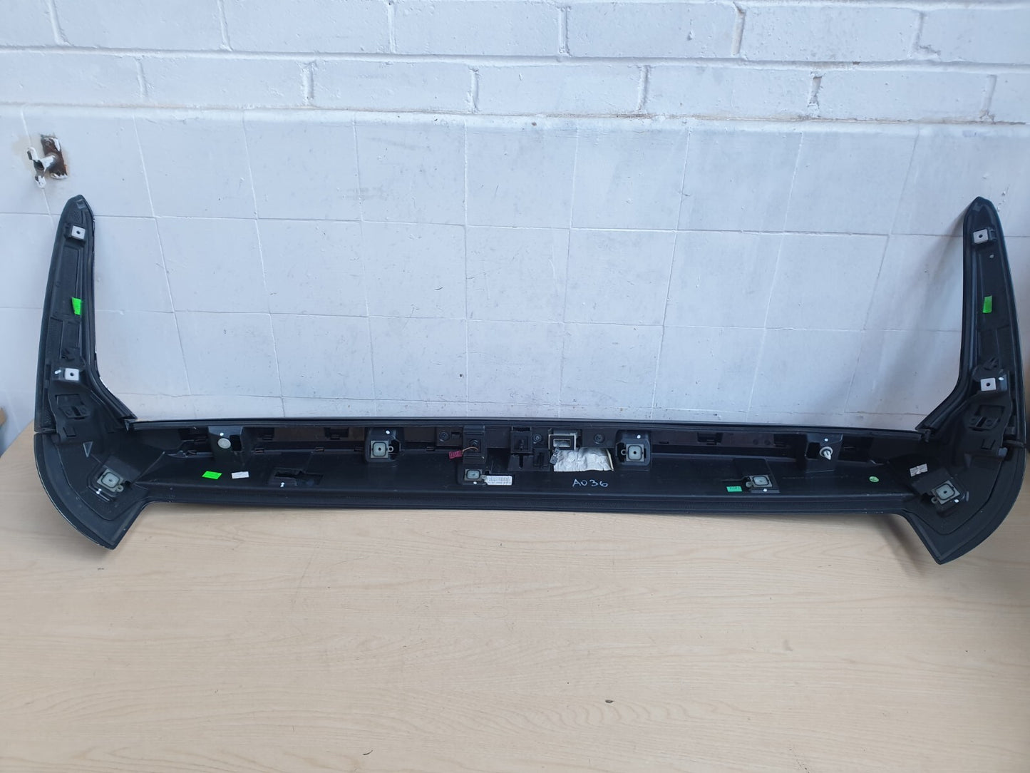 BMW F46 216D 1.5 DIESEL 2018 SPOILER REAR TAILGATE 7349464