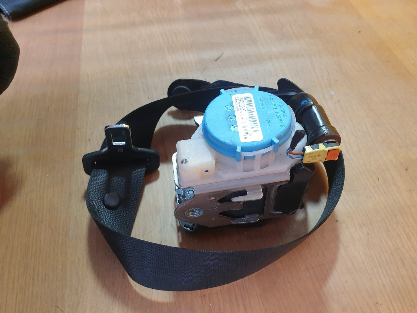 MERCEDES W176 A180 FRONT LEFT SEAT BELT A1768602185 XAA