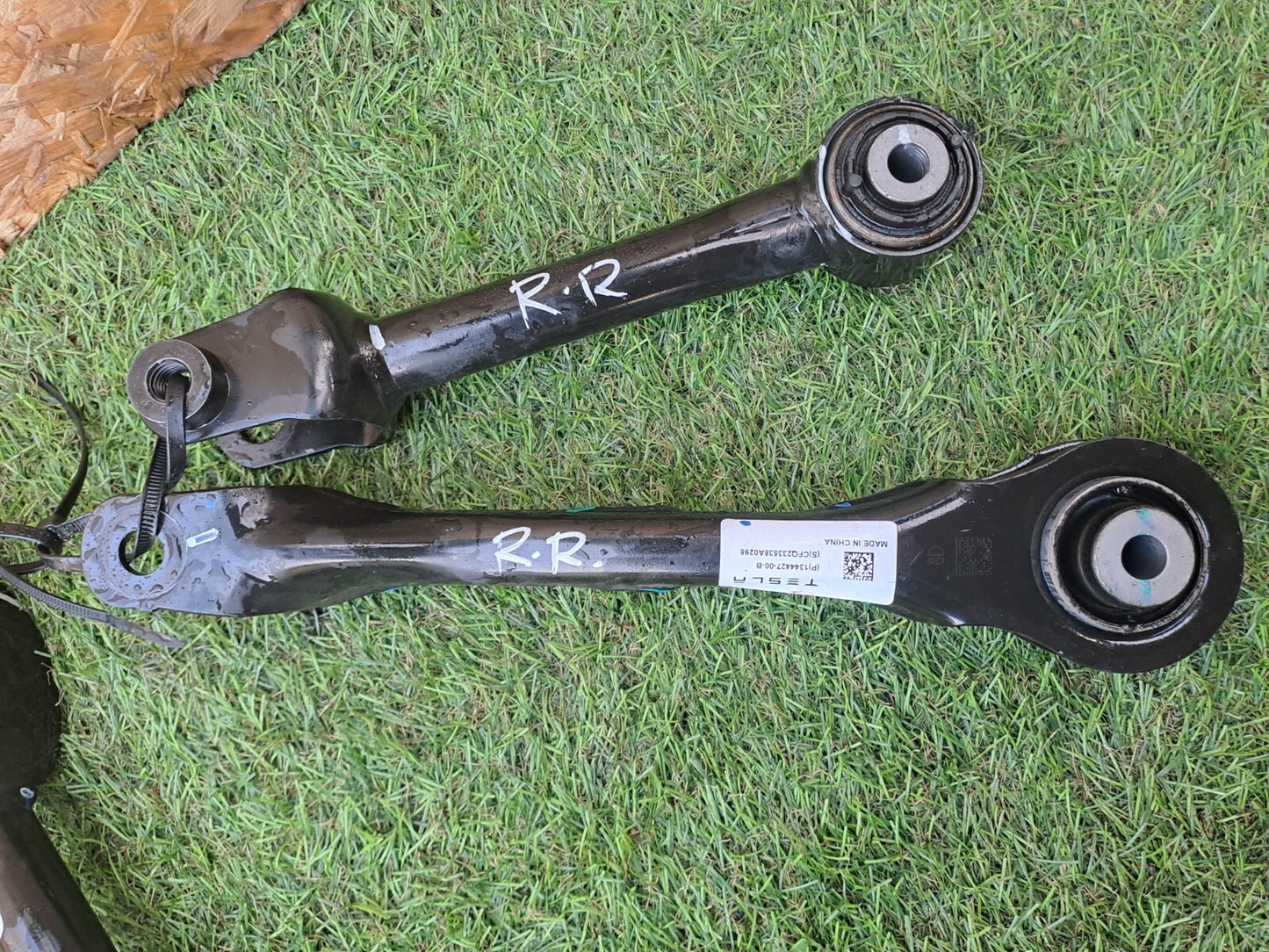2024 TESLA MODEL 3 LONG REAR RIGHT SUSPENSION ARMS x4 + WARRANTY A207