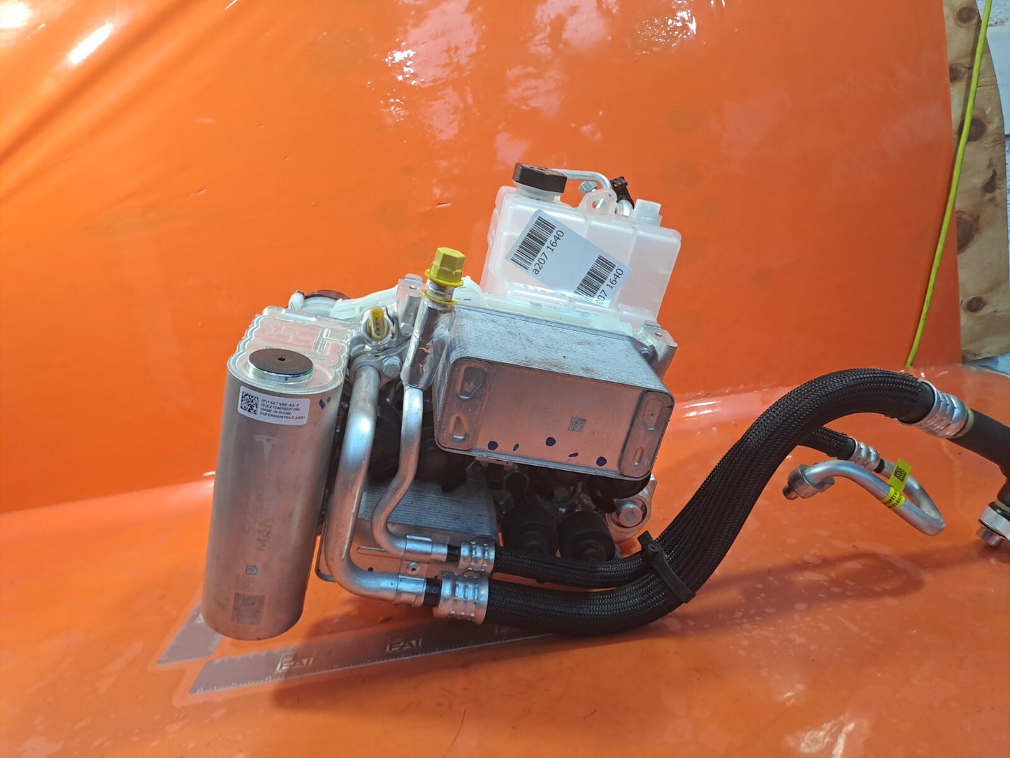 TESLA Model 3 Long 2024 COOLANT EXPANSION TANK 1547595-A2-F 1523002-00-B A207
