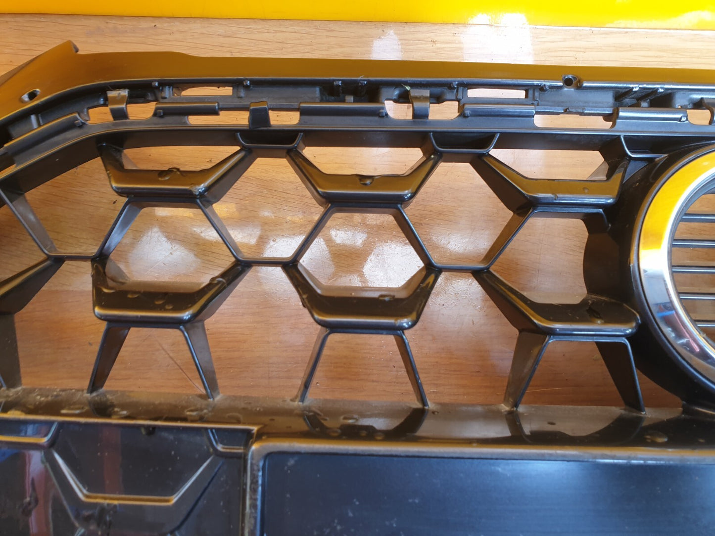 2019 AUDI A1 SPORTBACK 1.0P FRONT BUMPER GRILLE 82A853651B fire defect