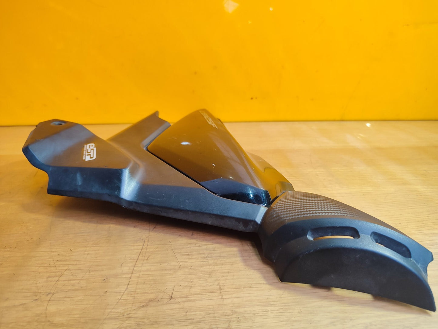✅HONDA CBF125M PETROL 2021 RIGHT SIDE LOWER UNDER TANK FAIRING 83501-K0N-D000
