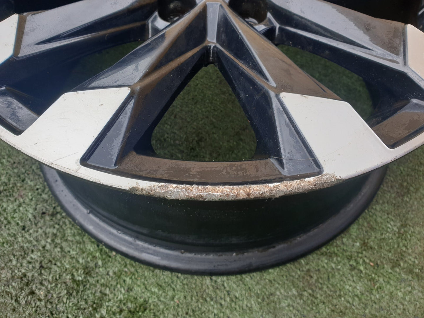 ✅VW T-ROC R-LINE 1.5 PETROL 2018 16in ALLOY WHEEL 2GM601025 scrath A120