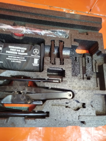 ✅LAND ROVER RANGE ROVER L320 2.7 DIESEL 2007 JACK TOOL KIT STORAGE 4H2219C004AA