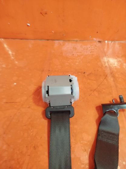 ✅SSANGYONG TIVOLI REAR CENTRE MIDDLE SEAT BELT 75605-35000 Warranty xAA