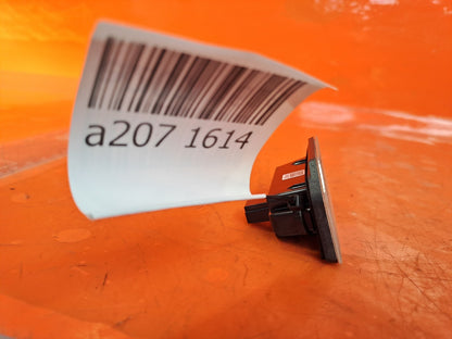 TESLA MODEL 3 LONG 2024 LICENCE PLATE LIGHT PAIR 1713282-00-A Warranty A207