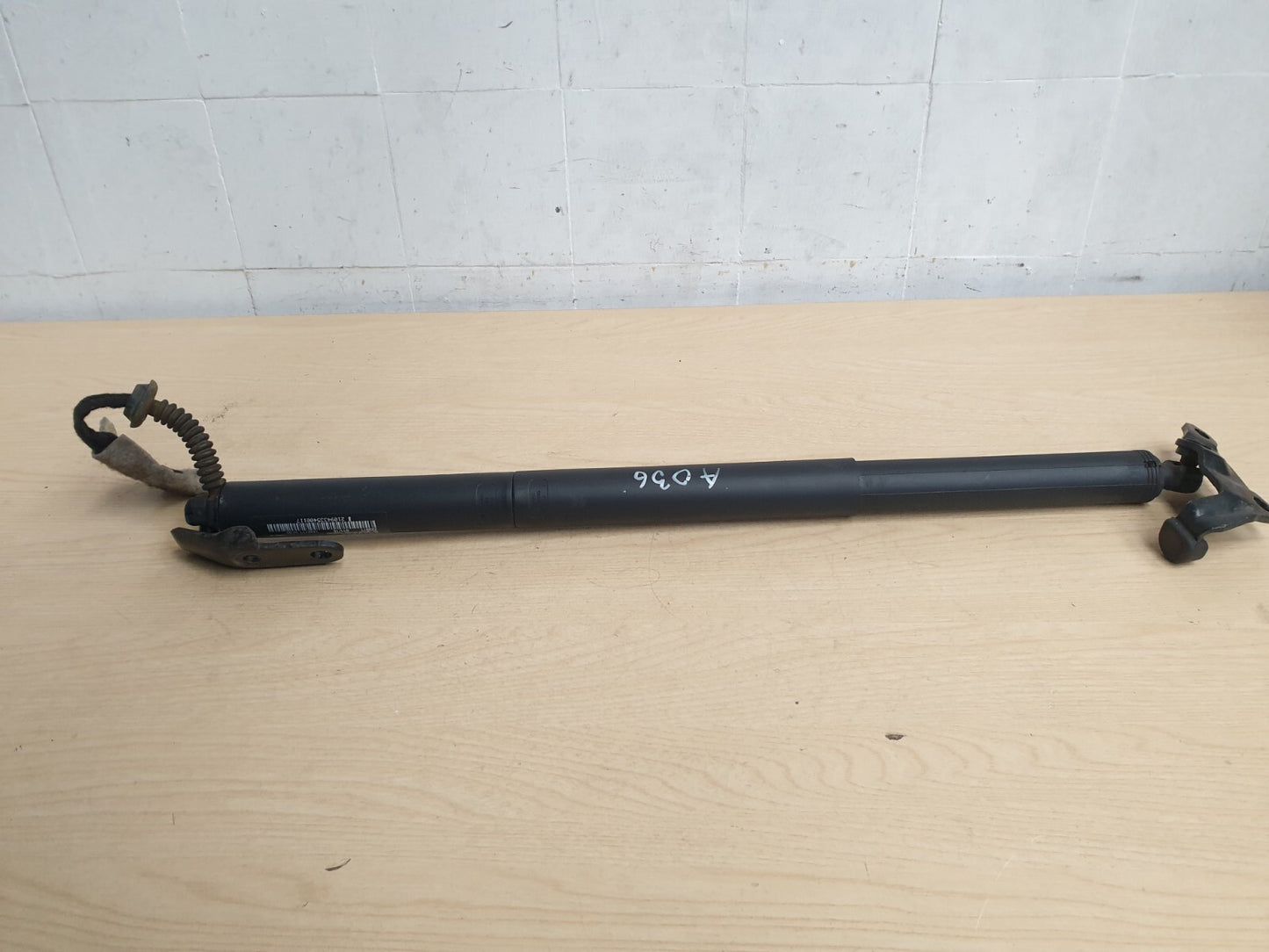 2018 BMW F46 216D 1.5 DIESEL TAILGATE STRUT SHOCK RIGHT NEARSIDE 7432771 A036