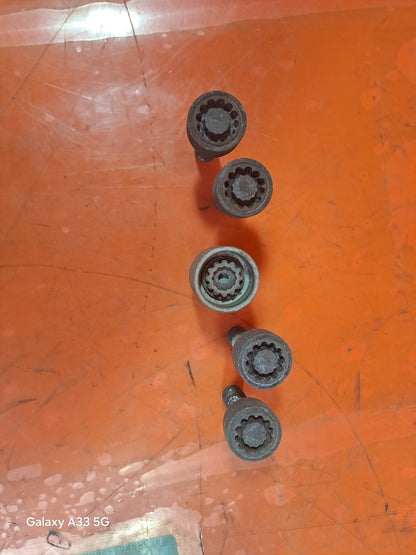 ✅SSANGYONG TIVOLI EX 1.6 DIESEL 2017 LOCKING WHEEL NUTS Warranty A230