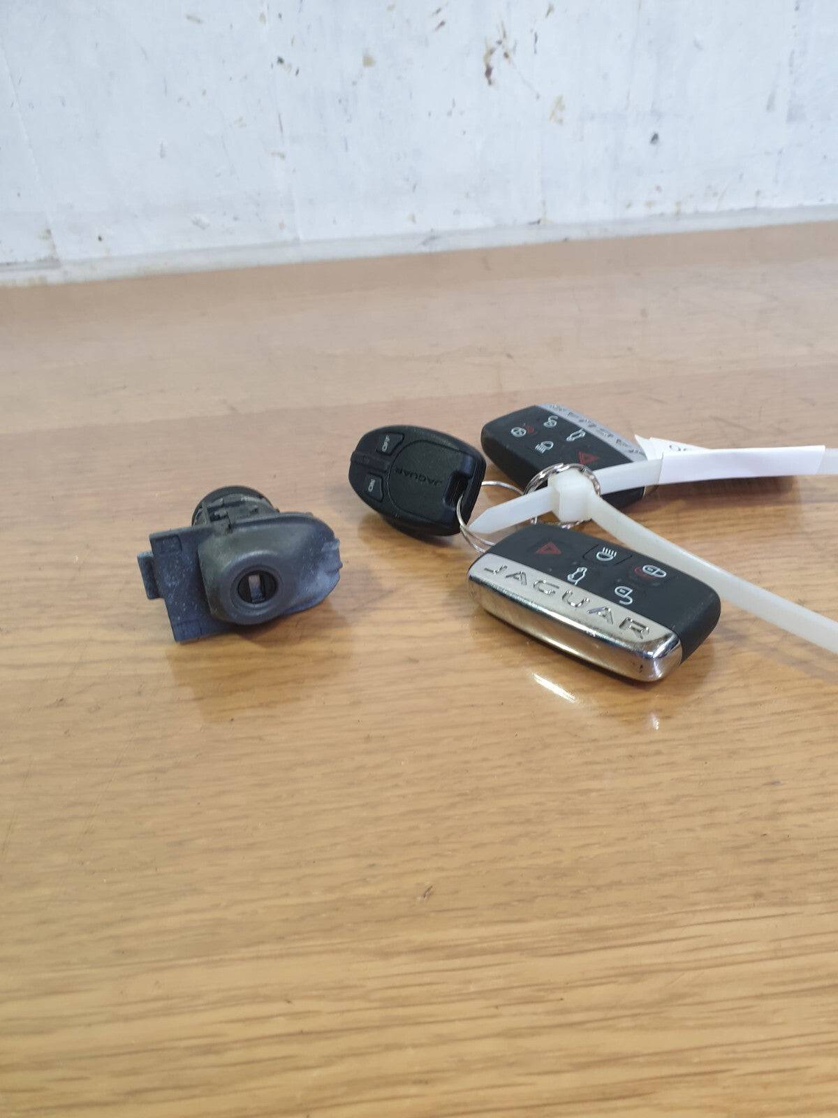 ✅JAGUAR F-PACE X761 3.0 PETROL 2017 KEYS & DOOR LOCK 30784963 Warranty A196