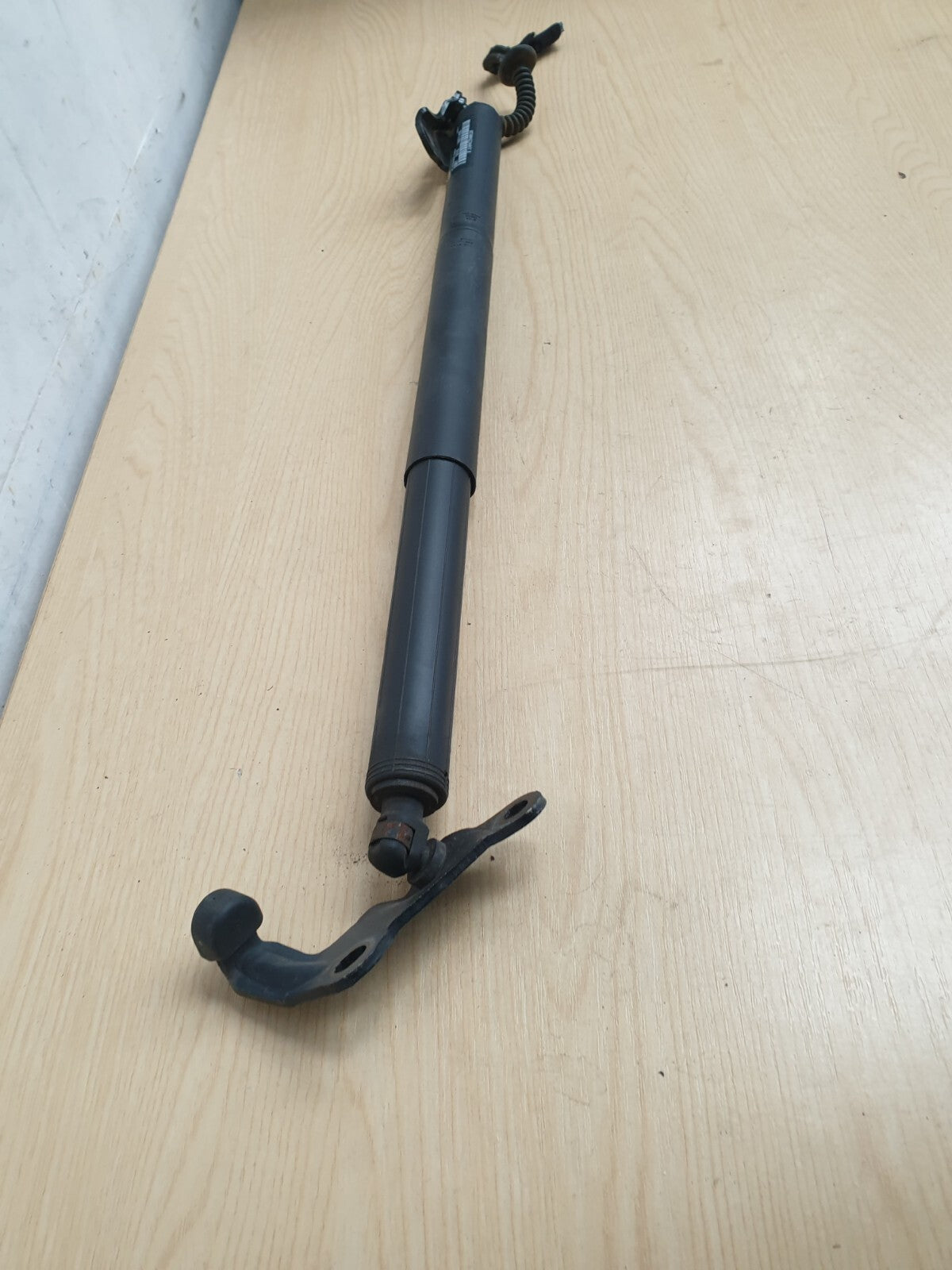 2018 BMW F46 216D 1.5 DIESEL TAILGATE STRUT SHOCK LEFT NEARSIDE 7432771 A036