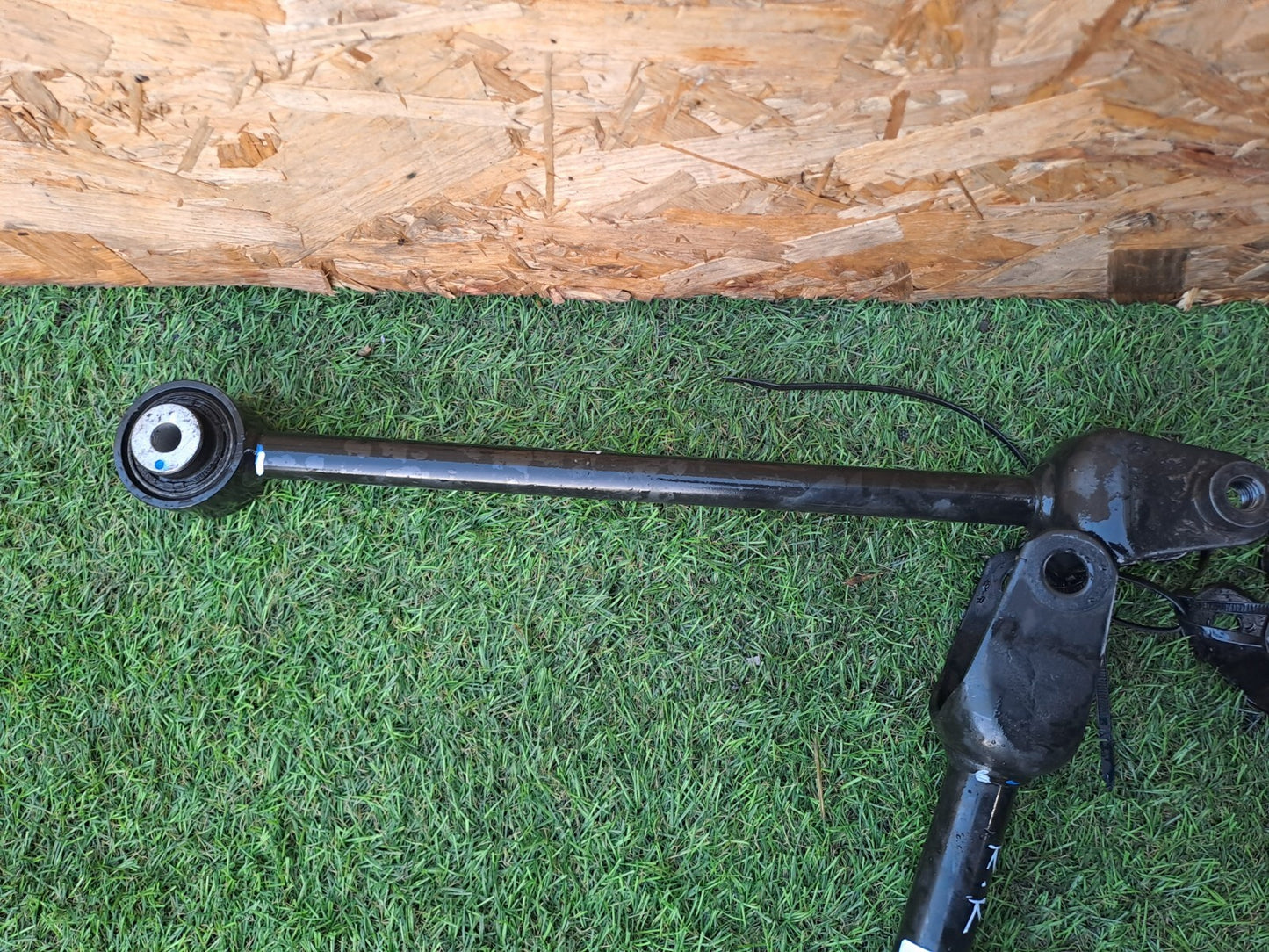 2024 TESLA MODEL 3 LONG REAR RIGHT SUSPENSION ARMS x4 + WARRANTY A207