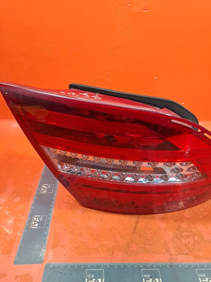 ✅MERCEDES W204 C220 AMG SPORT 2.1 DIESEL 2012 REAR LEFT TAIL LIGHT 2048205464