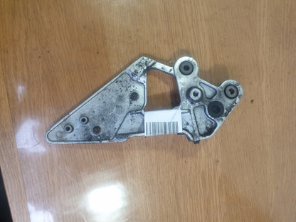 ✅2007 YAMAHA FZ6 FAZER S2 PETROL FRONT LEFT SIDE FOOTREST HANGER + WARRANTY A185