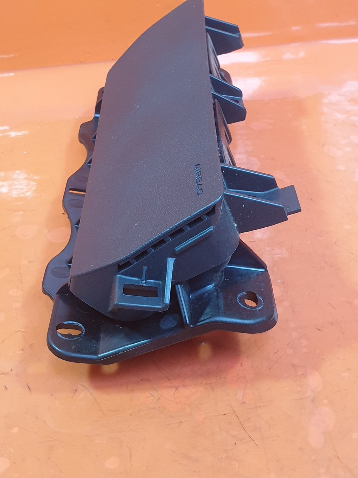 SSANGYONG TIVOLI ELX 1.6 PETROL 2015 FRONT RIGHT KNEE ARBAG 86203-35500 A221