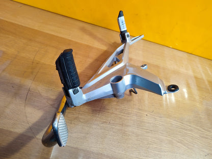 ✅HONDA GLR125 1W PETROL 2019 RIGHT FOOT REST WITH BRACKET & BRAKE PEDAL Warranty
