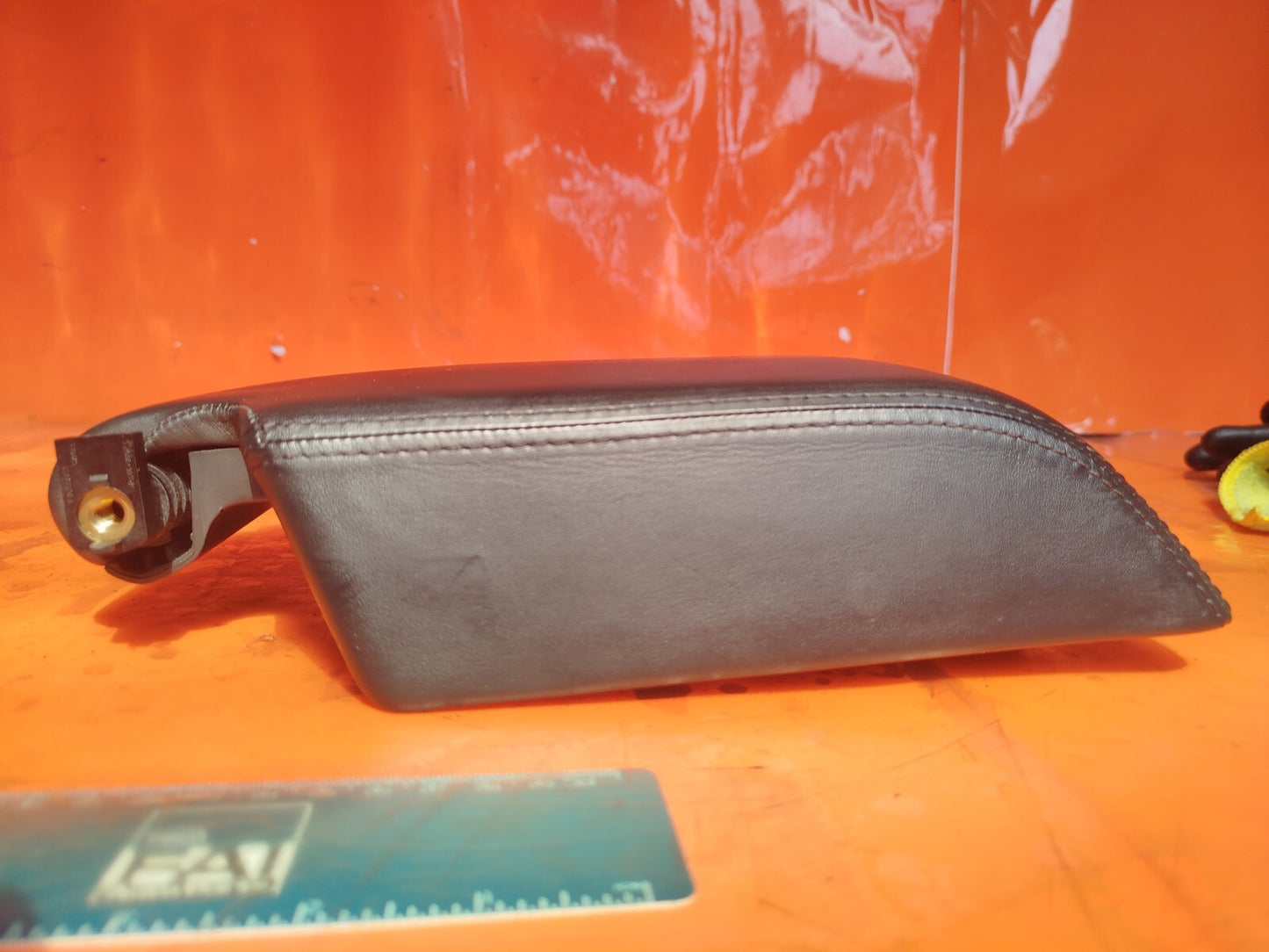 ✅LAND ROVER RANGE ROVER L320 2.7 DIESEL 2007 CENTRE CONSOLE LEATHER ARMREST A284