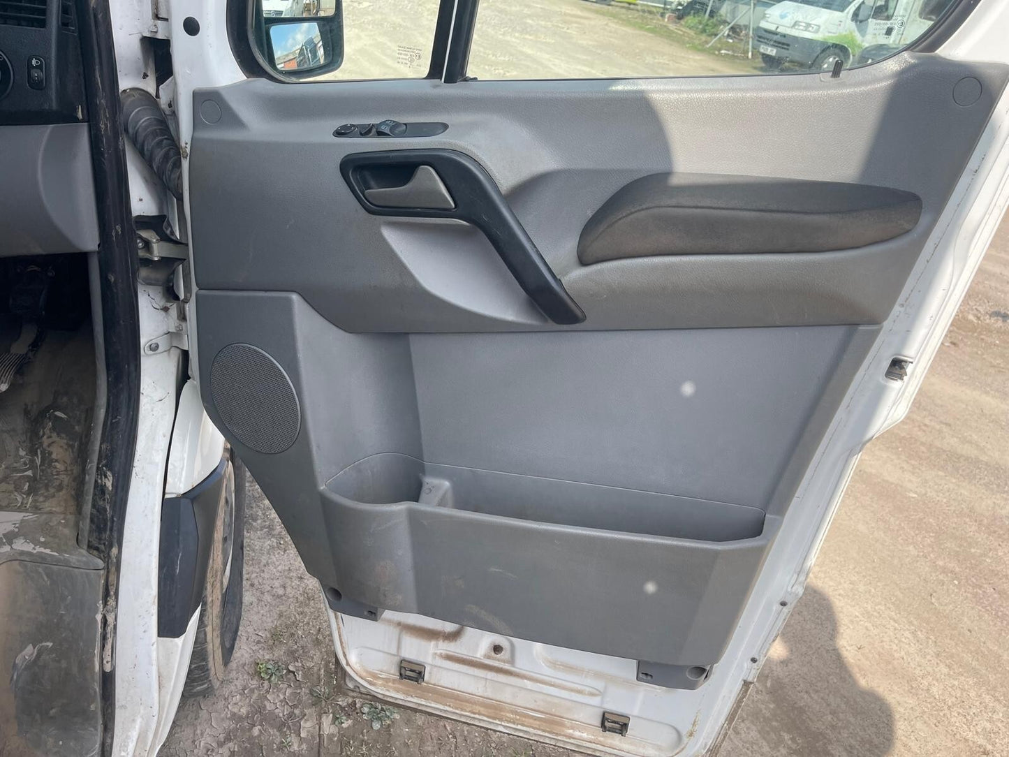 ✅VW CRAFTER CR35 2.0 DIESEL 2015 FRONT RIGHT DOOR BARE WHITE Warranty A275