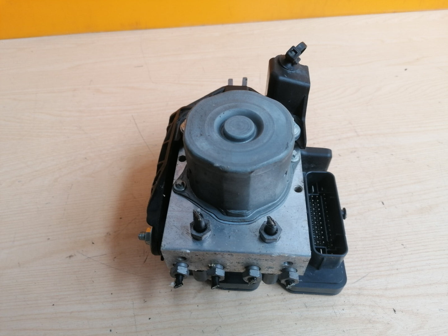 MERCEDES GLA CLASS 2013-2020 ABS PUMP A0004311700 X00