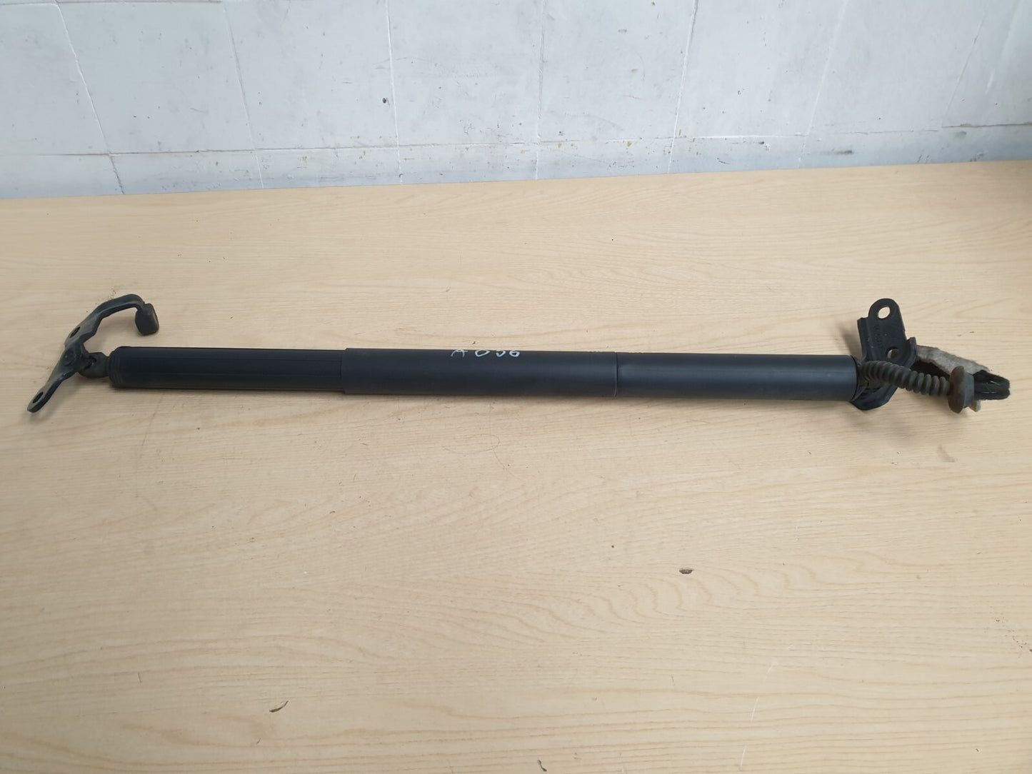2018 BMW F46 216D 1.5 DIESEL TAILGATE STRUT SHOCK RIGHT NEARSIDE 7432771 A036