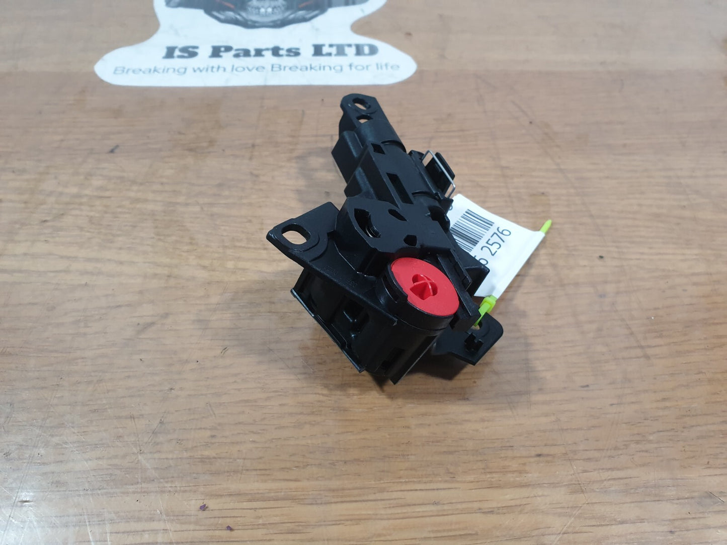 2010 BMW 5 SERIES F11 2.0D CENTRE CONSOLE ARMREST LOCK MECHANISM 03F1010023 A216