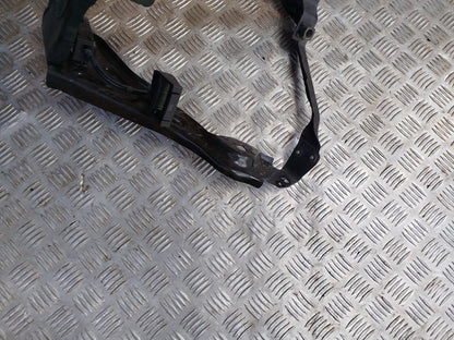 ✅MERCEDES C250 W204 2.1 DIESEL 2011 FRONT LEFT HEADLIGHT BRACKET A2046200991