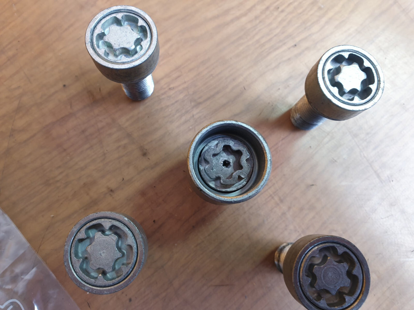 ✅2024 VW TAIGO R-LINE 1.0P WHEEL NUTS & KEY + WARRANTY A162