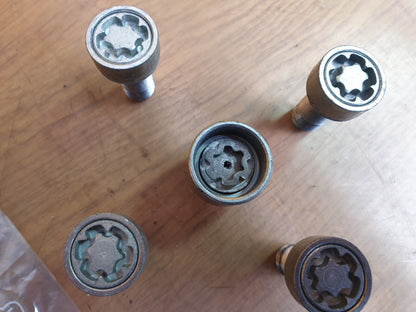 ✅2024 VW TAIGO R-LINE 1.0P WHEEL NUTS & KEY + WARRANTY A162