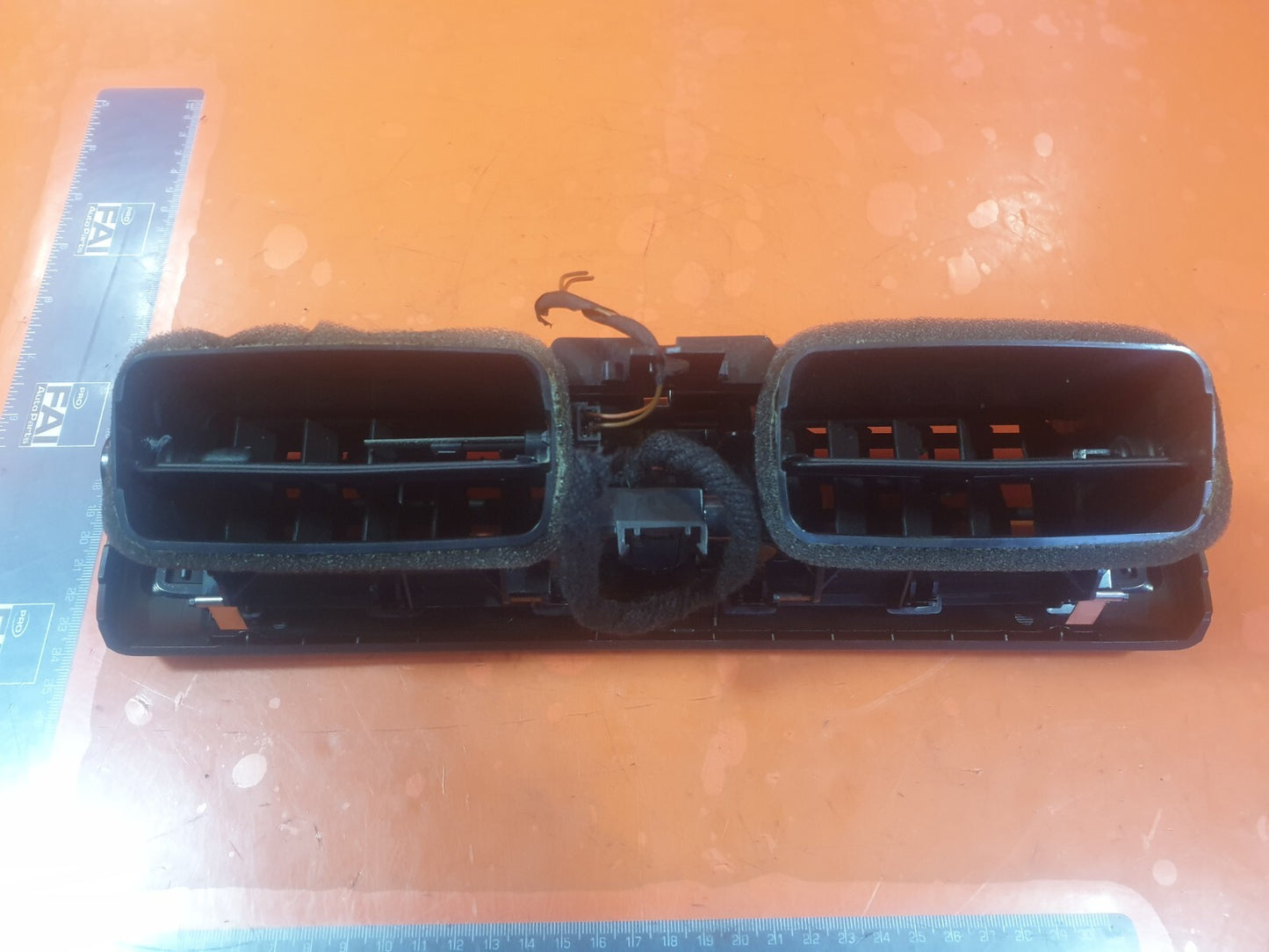 2013 BMW 1 SERIES F20 SPORT 1.6P DASH CENTER AIR VENT 9205357 + WARRANTY A233
