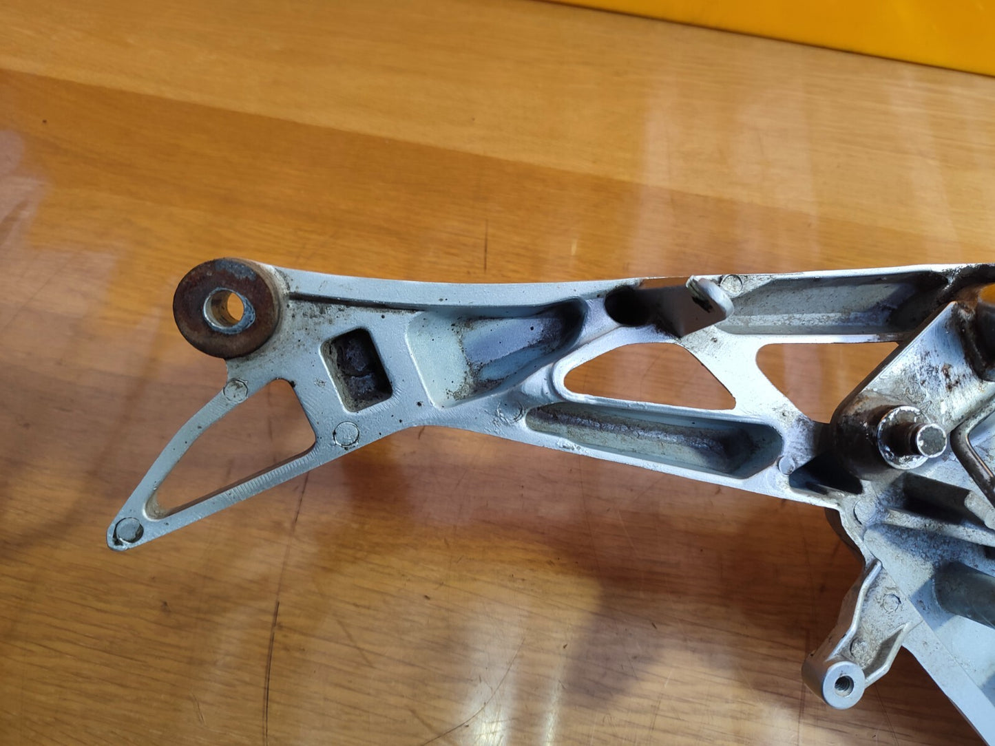 ✅HONDA GLR125 1W PETROL 2019 RIGHT FOOT REST WITH BRACKET & BRAKE PEDAL Warranty