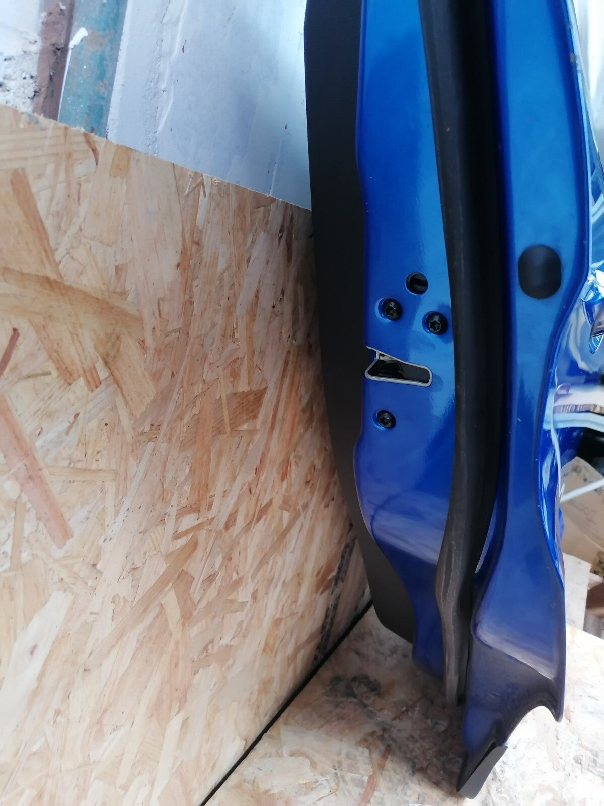 2015 FORD ECOSPORT 1.0 PETROL REAR RIGHT DRIVER SIDE DOOR BLUE scrathes