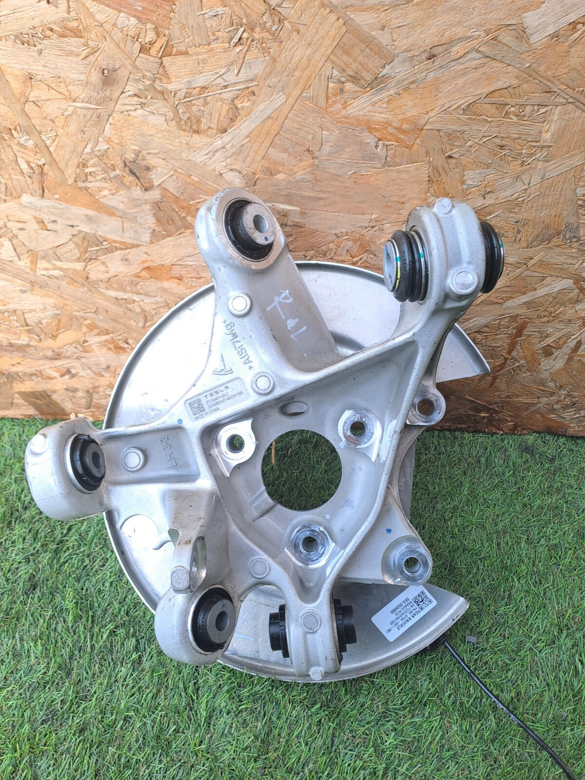 2024 TESLA MODEL 3 LONG REAR LEFT WHEEL HUB KNUCKLE 1344411-00-C +WARRANTY A207