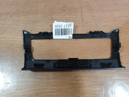SEAT Arona Fr Tsi 1.0 Petrol 2019 HEATER CONTROL SURROUND TRIM 6F0857060B A217