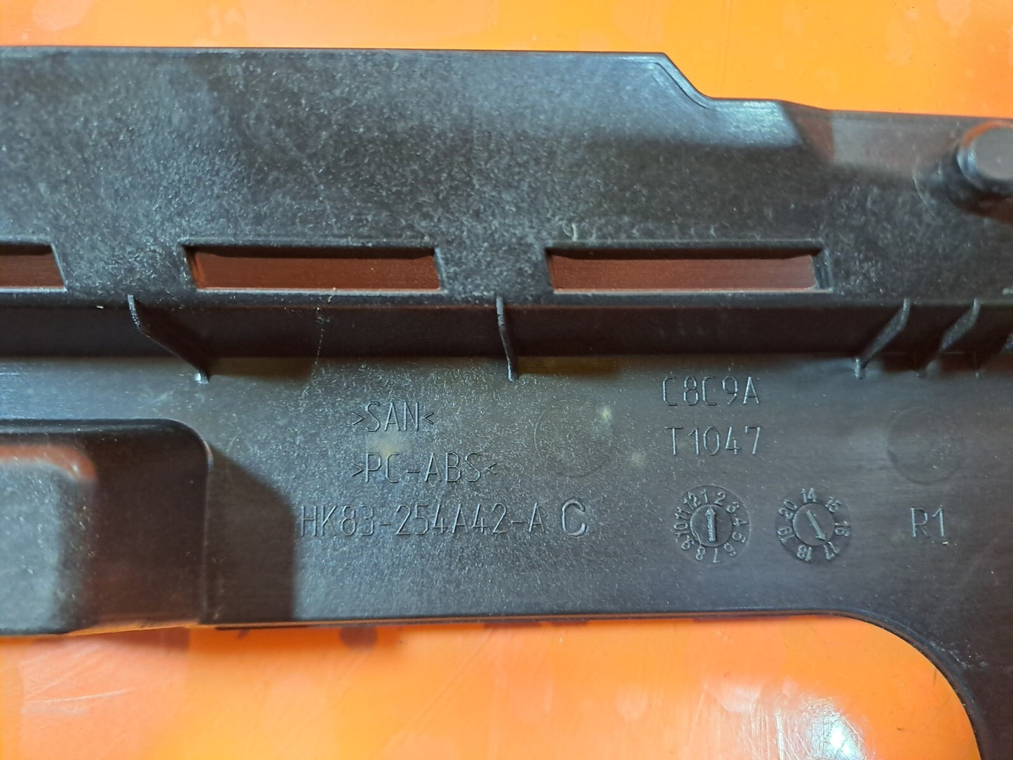 ✅JAGUAR F-PACE V6 3.0 PETROL 2017 REAR RIGHT DOOR C PILLAR TRIM HK83254A42AC