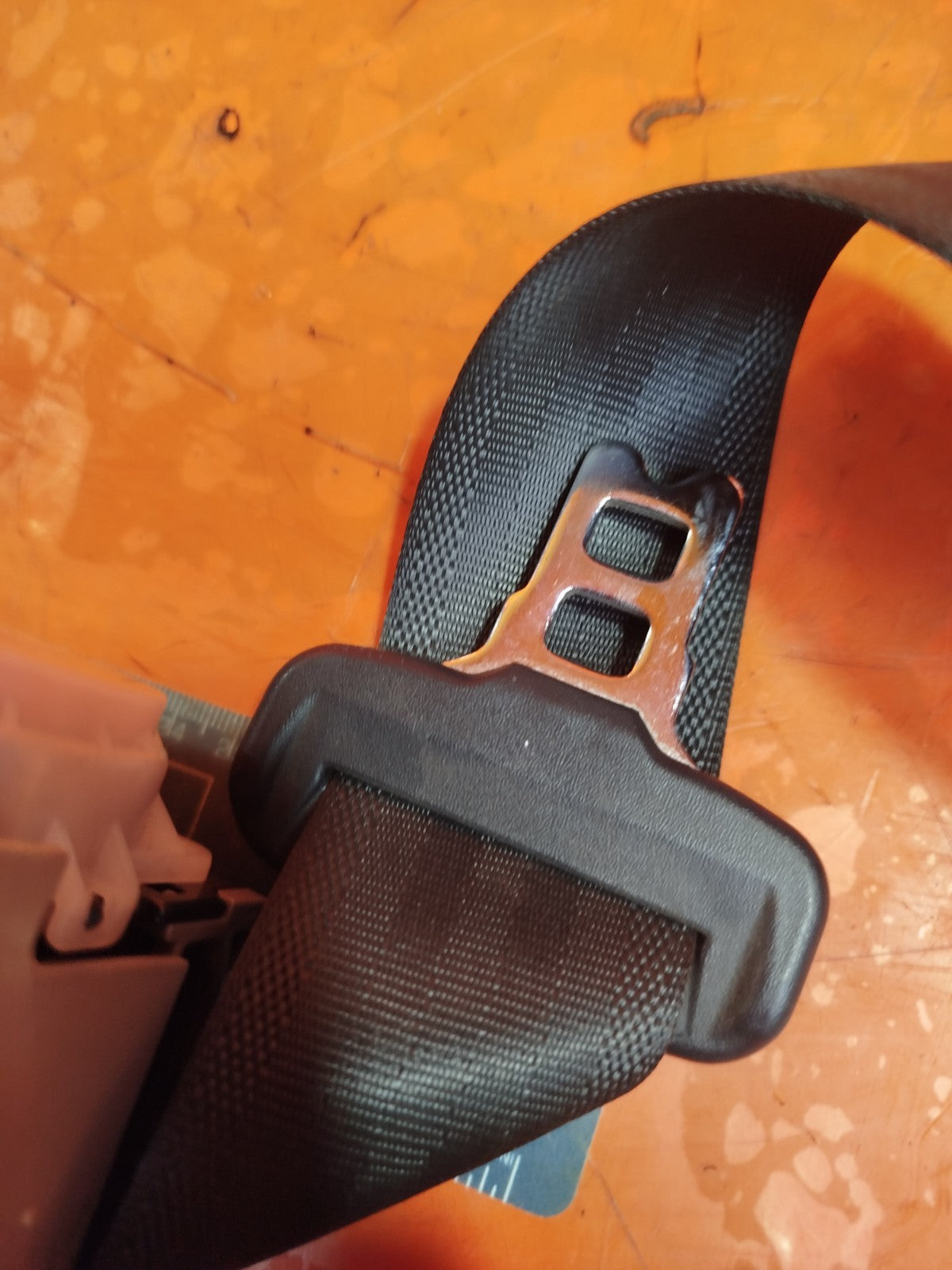 ✅SSANGYONG TIVOLI ELX REAR CENTRE MIDDLE SEAT BELT 75605-35000 Warranty xAA