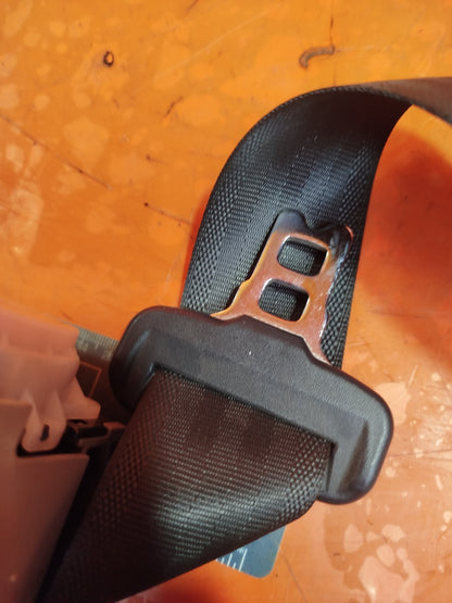 ✅SSANGYONG TIVOLI ELX REAR CENTRE MIDDLE SEAT BELT 75605-35000 Warranty xAA