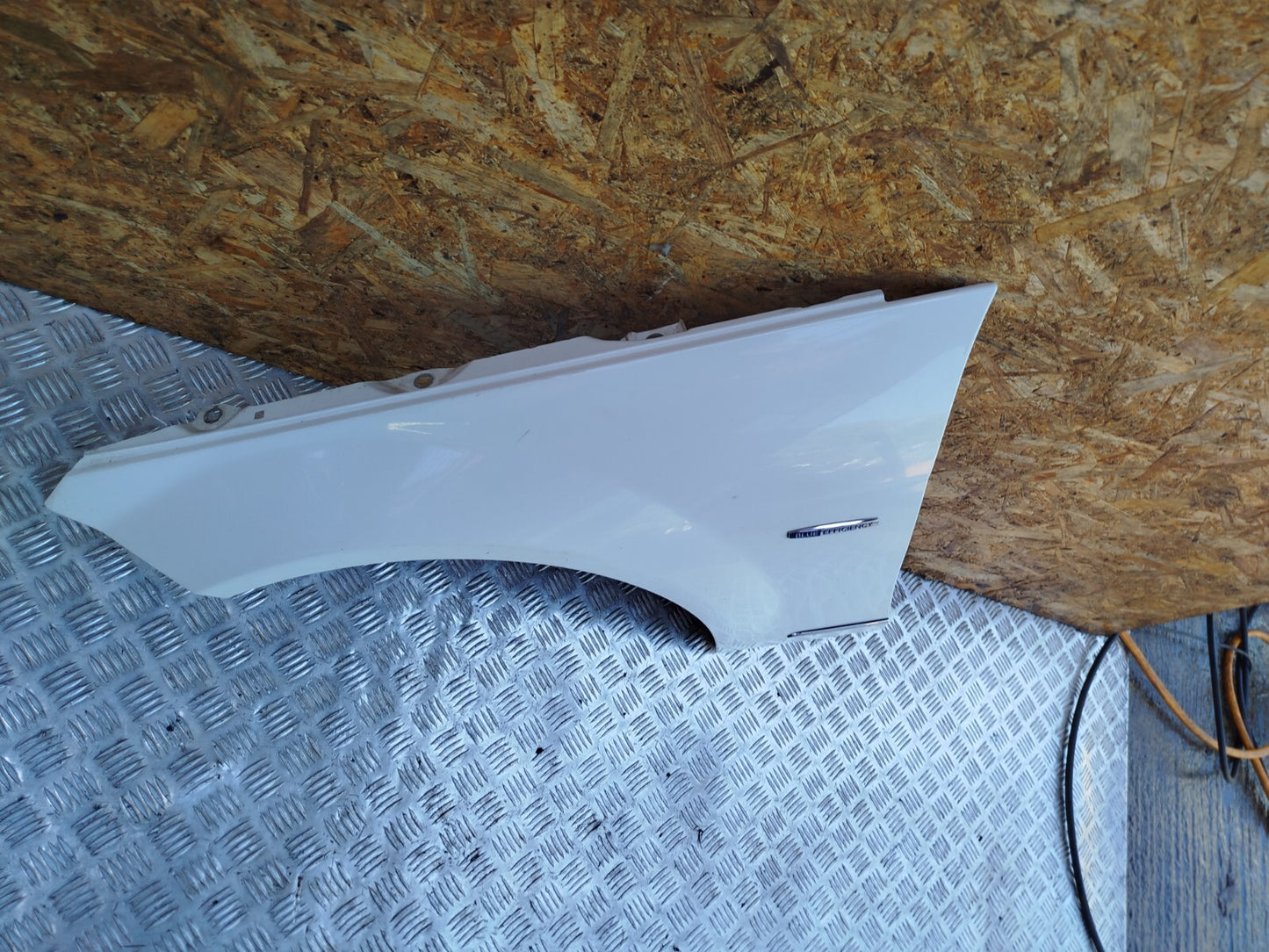 ✅2011 MERCEDES C CLASS W204 FRONT LEFT WING FENDER PANEL WHITE 650 + WARRANTY