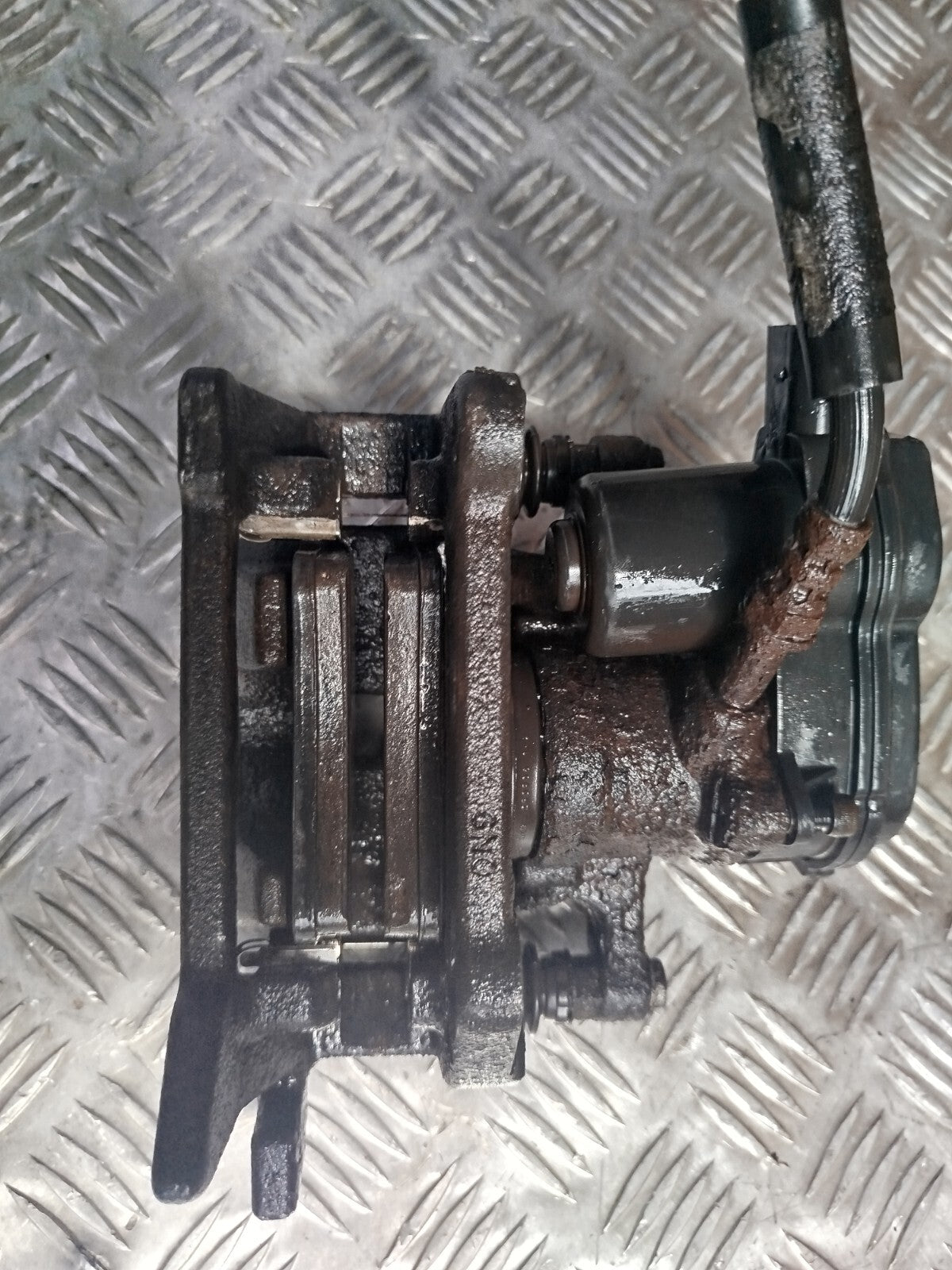 ✅AUDI A5 S LINE 2.0 PETROL 2010 REAR LEFT BRAKE CALIPER 32335478 Warranty A223