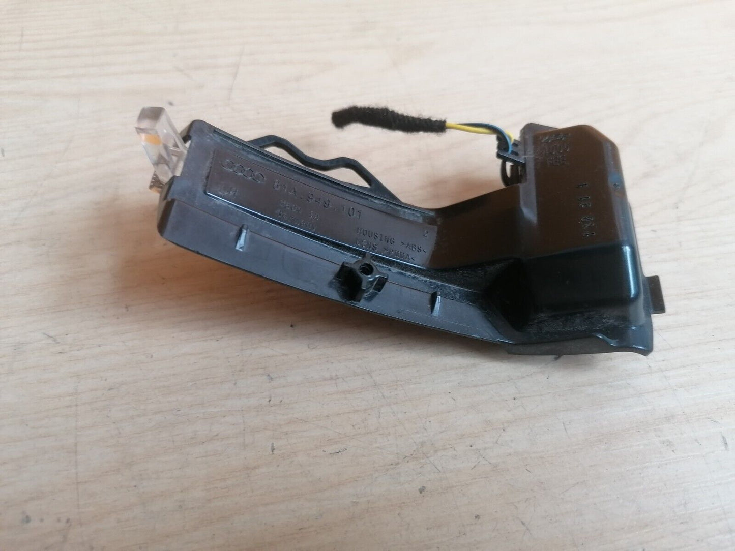 ✅2021 AUDI Q3 F3 1.5TFSI FRONT LEFT DOOR MIRROR TURN INDICATOR LIGHT 81A949101