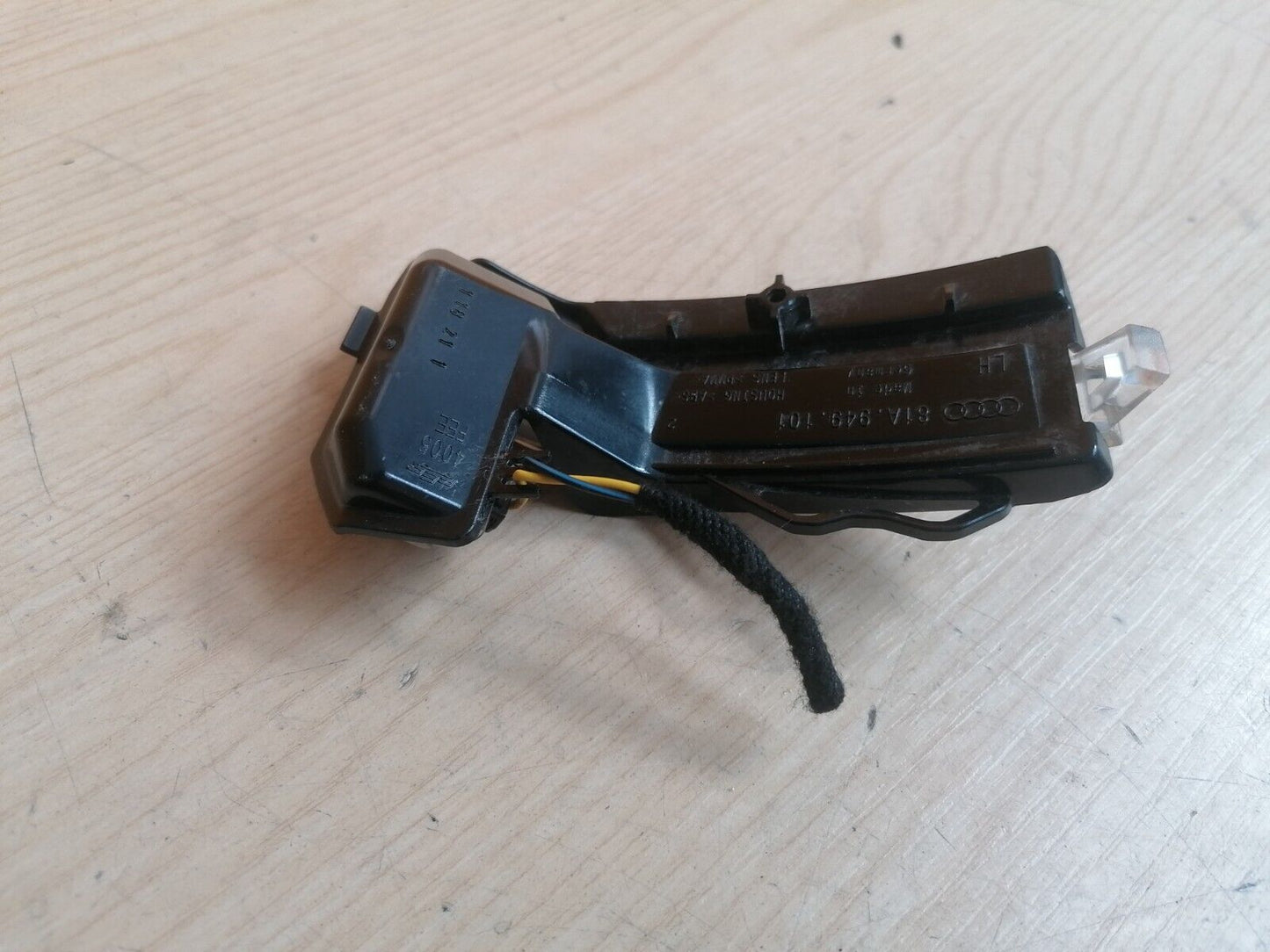 ✅2021 AUDI Q3 F3 1.5TFSI FRONT LEFT DOOR MIRROR TURN INDICATOR LIGHT 81A949101