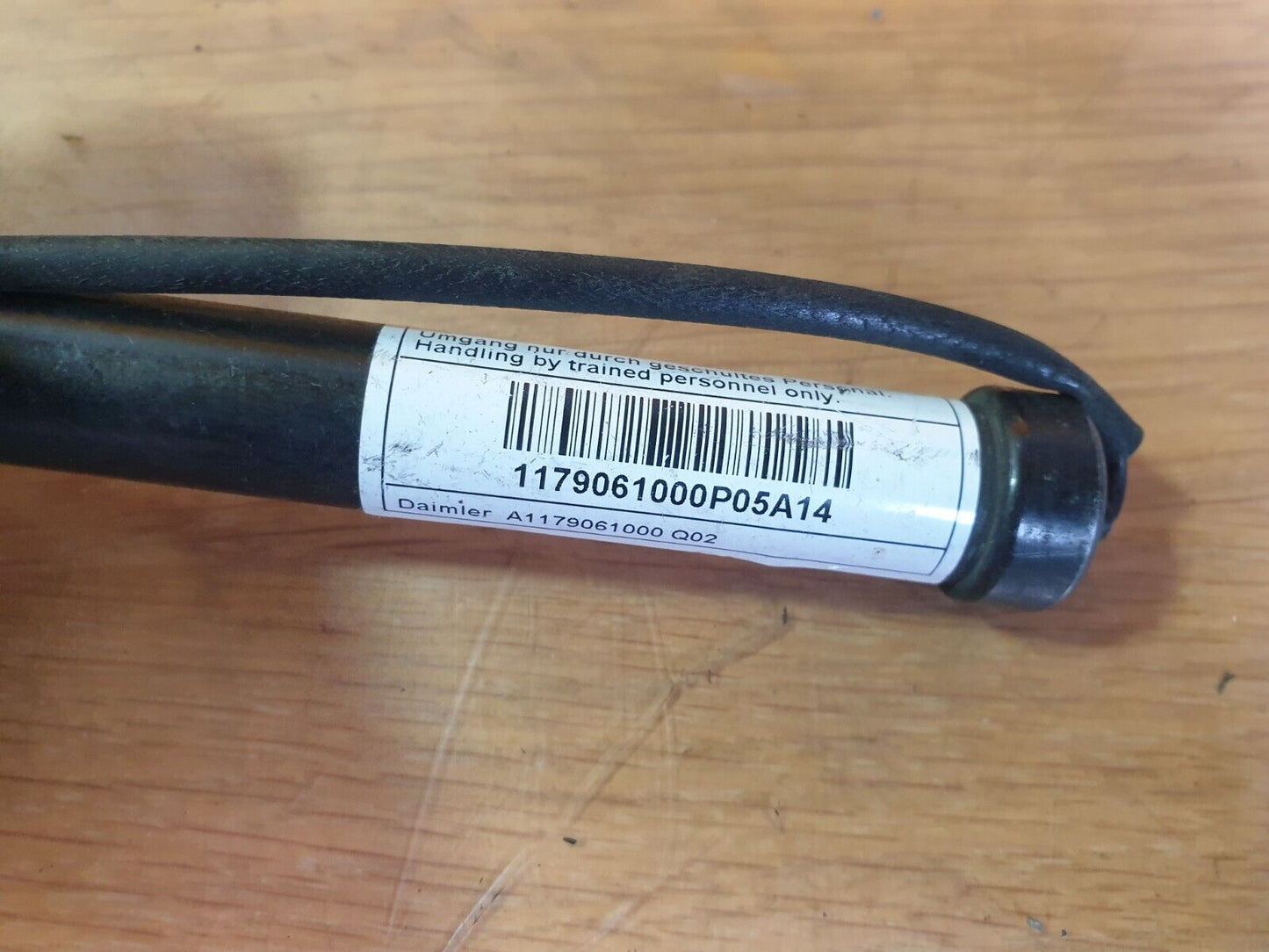 Mercedes A180 W176 2013 6 Speed Manual 1.5 Diesel BONNET ACTUATOR HINGE Warranty