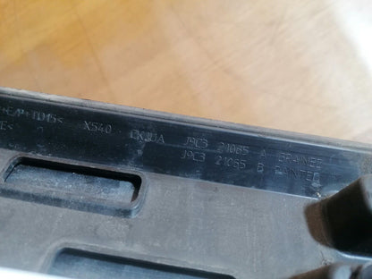 ✅JAGUAR E-PACE 2.0 PETROL 2018 FRONT LEFT DOOR LOWER TRIM MOULDING J9321065A