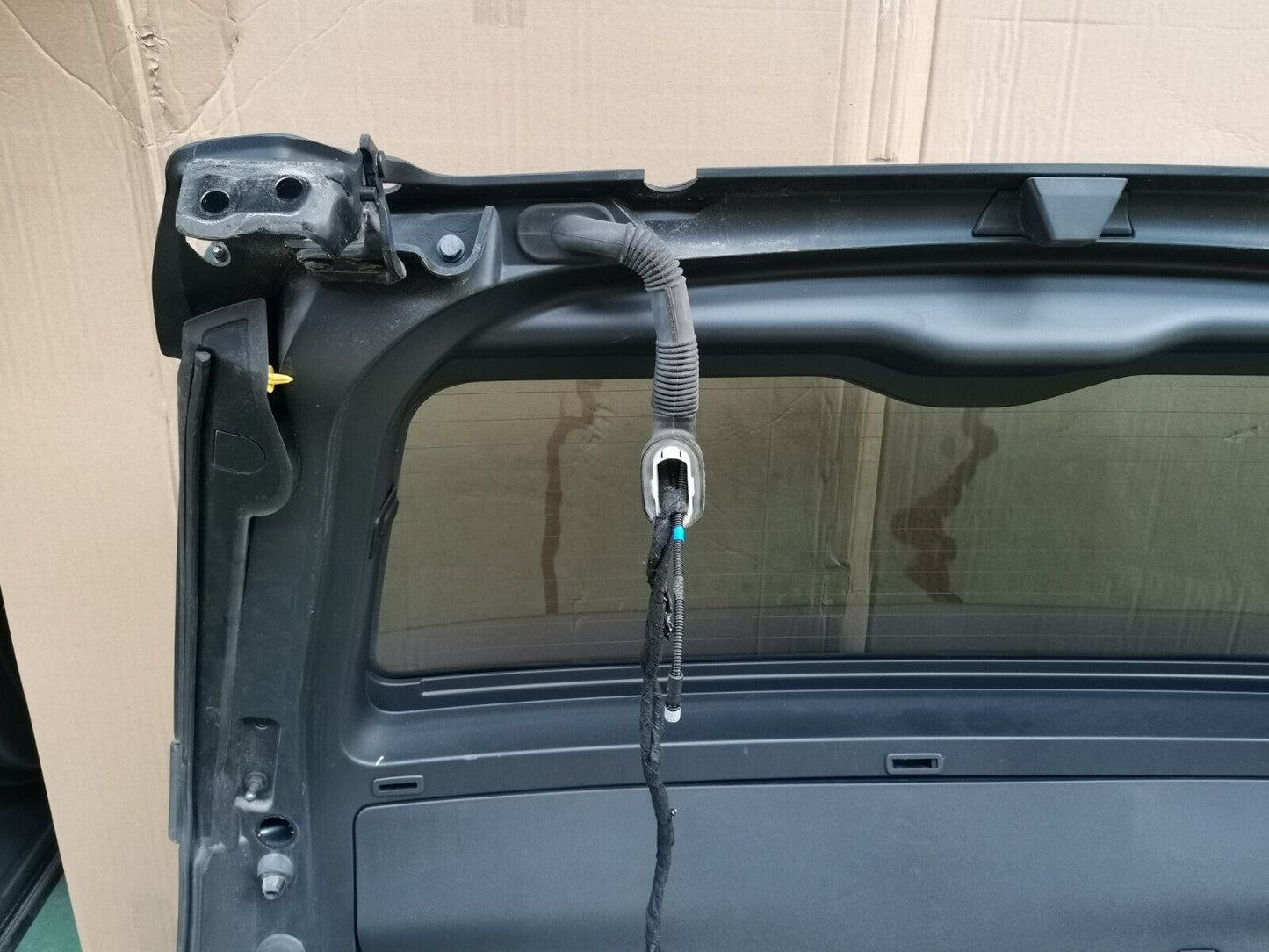 LAND ROVER DISCOVERY 5 L462 2.0 DIESEL 2018 TAILGATE