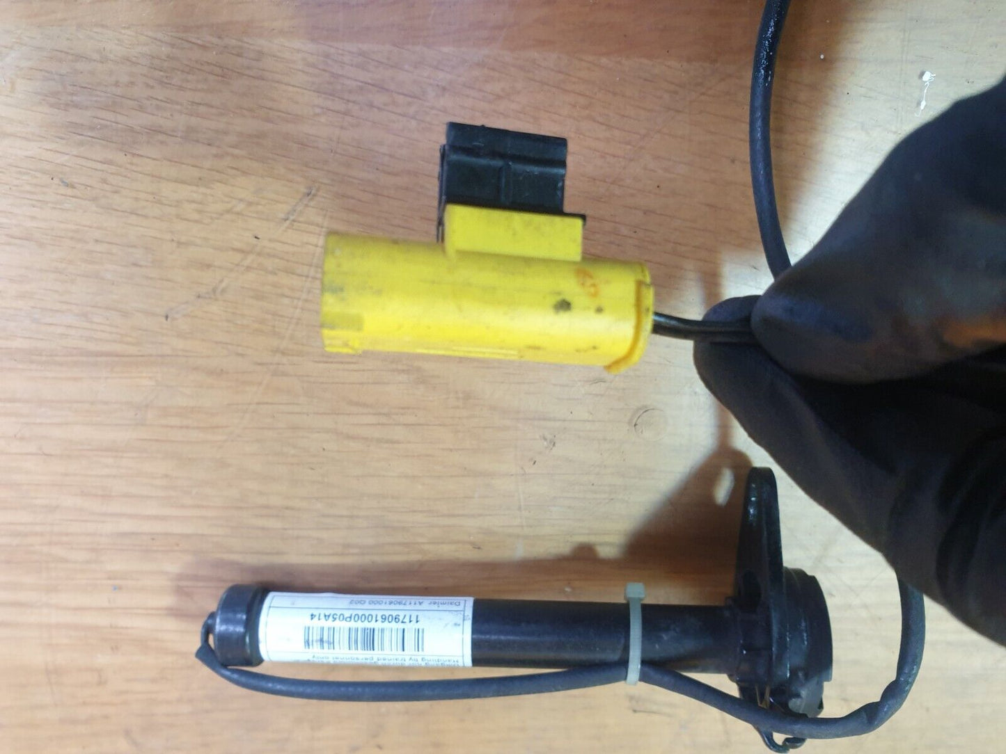 Mercedes A180 W176 2013 6 Speed Manual 1.5 Diesel BONNET ACTUATOR HINGE Warranty